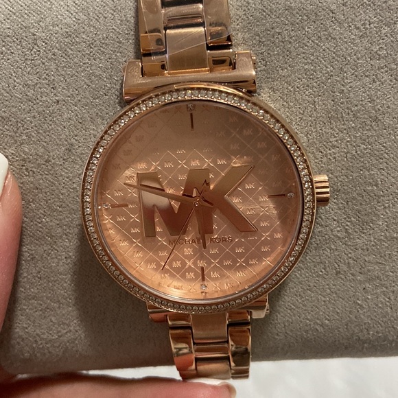 Rose gold MK watch - Picture 2 of 3